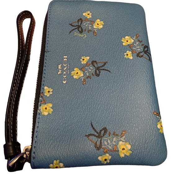 NWOT Coach Flower 🌼 Print Wristlet with black strap and two card slots inside - Picture 6 of 9